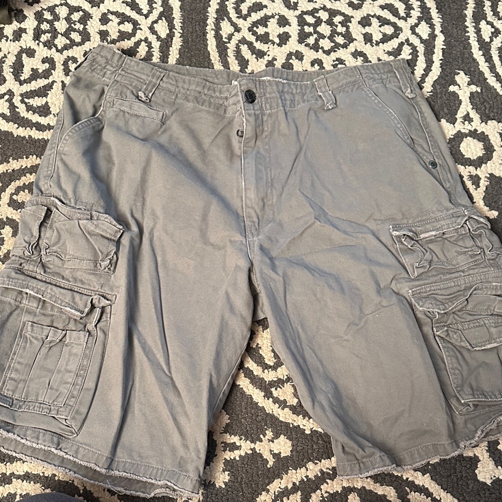 Plugg Men's Charcoal Cargo Shorts
